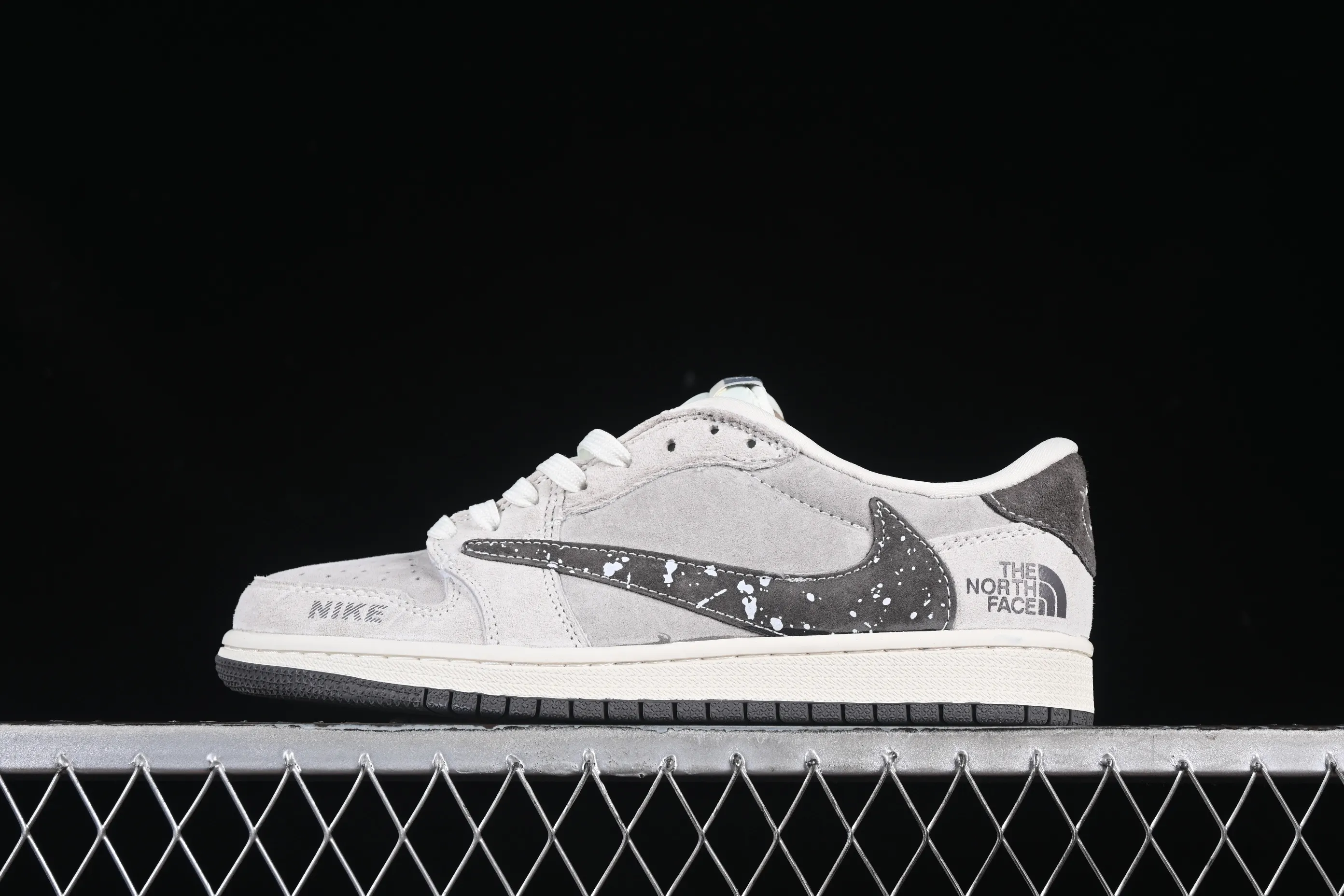 All categories Air Jordan Jordan series basketball shoes Air Jordan 1 Low High-end customized low-top sneakers Travis Scott x Fragment Design x Jordan Air Jordan 1 Low OG SP Joe 1 North Face co-branded Snowflake hook low-top cultural casual sneakers XS2024-041